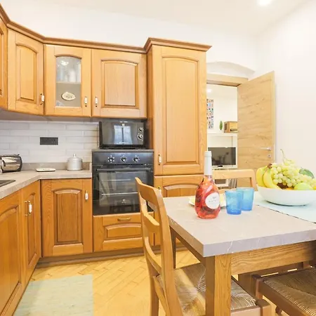 Gaslini 80sqm 5' Walk To The Sea Genoa
