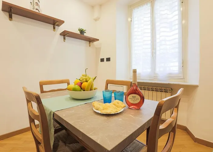 Gaslini 80sqm 5' Walk To The Sea Апартаменты